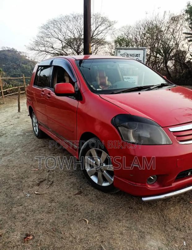 Toyota Raum 2004 Red