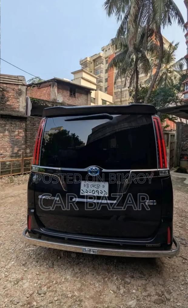 Toyota Noah 1.8 FWD Hybrid (7 seater) 2019 Gray