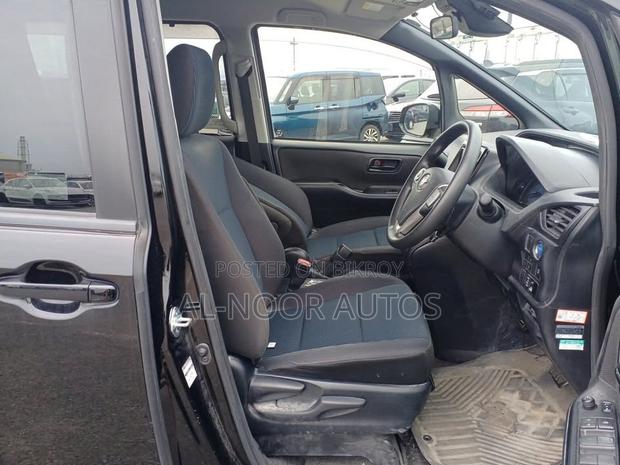 Toyota Noah 1.8 FWD Hybrid (7 seater) 2021 Black