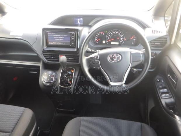 Toyota Noah 2.0 FWD (8 Seater) 2021 Pearl