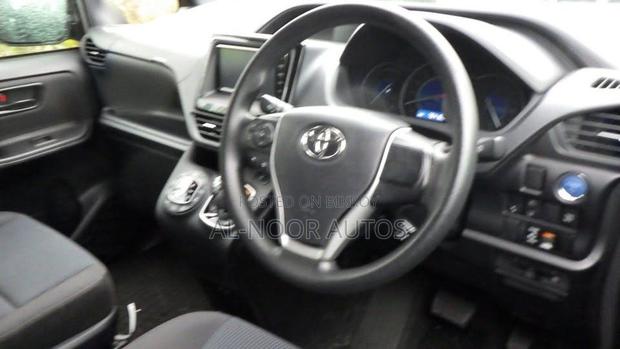 Toyota Noah 1.8 FWD Hybrid (7 seater) 2021 Silver