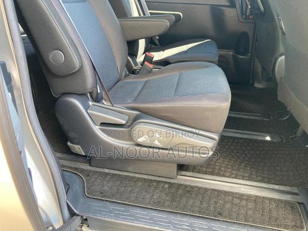 Toyota Noah 1.8 FWD Hybrid (7 seater) 2021 Silver