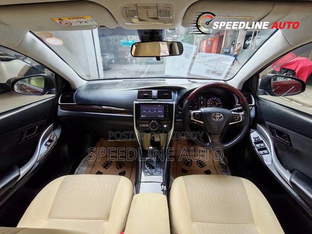 Toyota Premio 2017 Maroon