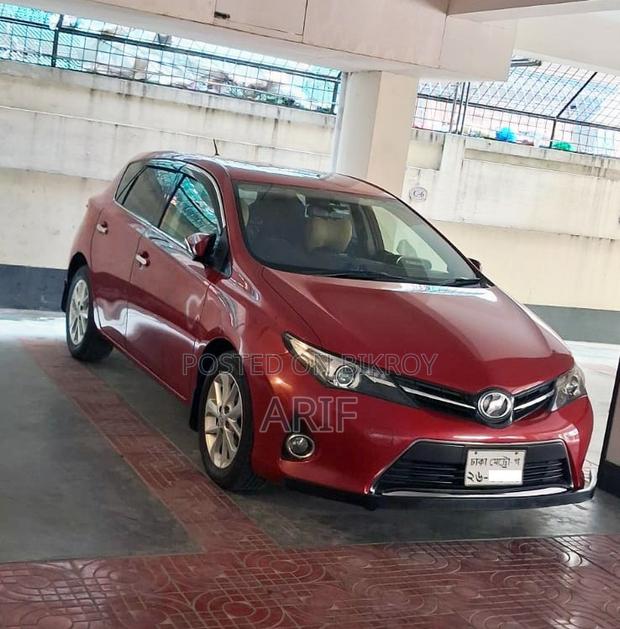 Toyota Auris 2013 Red