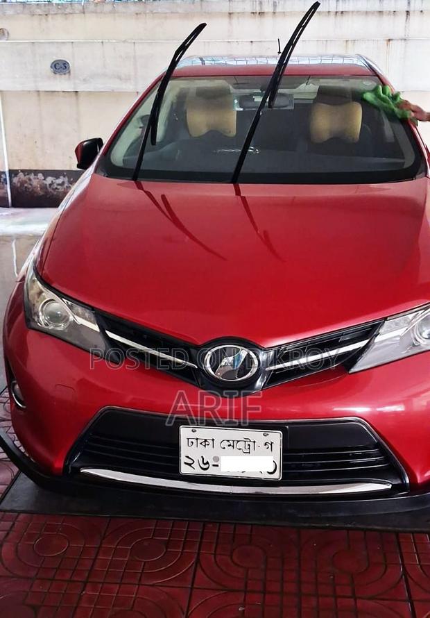 Toyota Auris 2013 Red