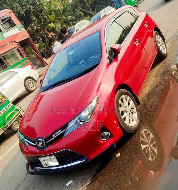 Toyota Auris 2013 Red