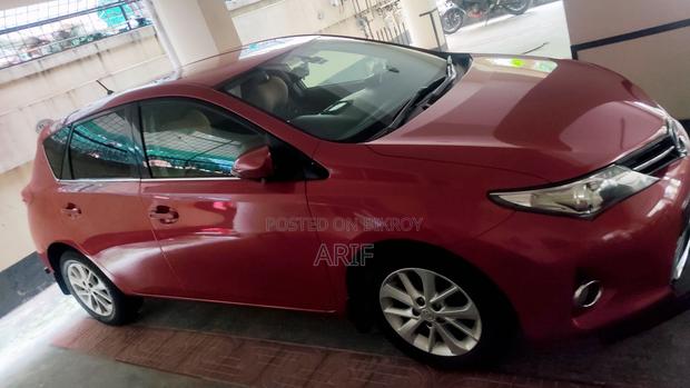 Toyota Auris 2013 Red