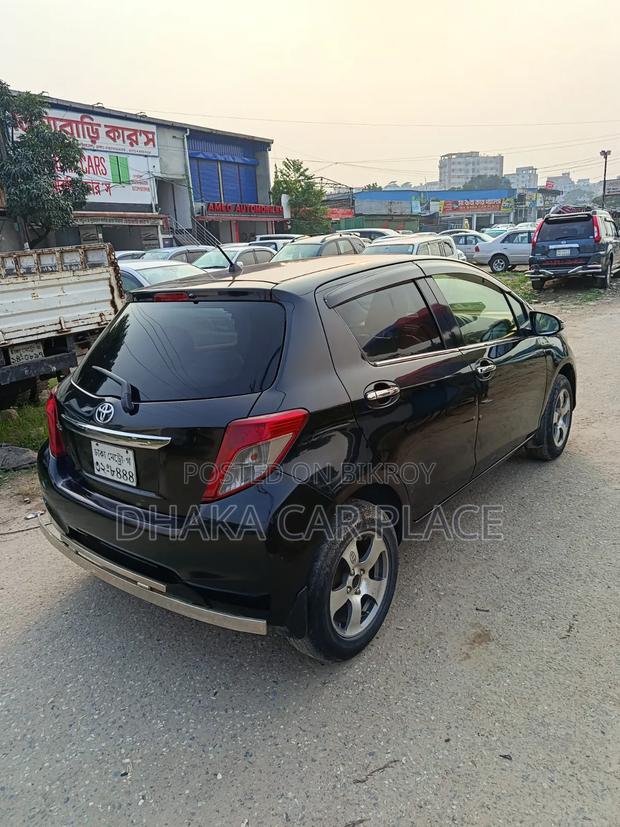 Toyota Vitz 2012 Black