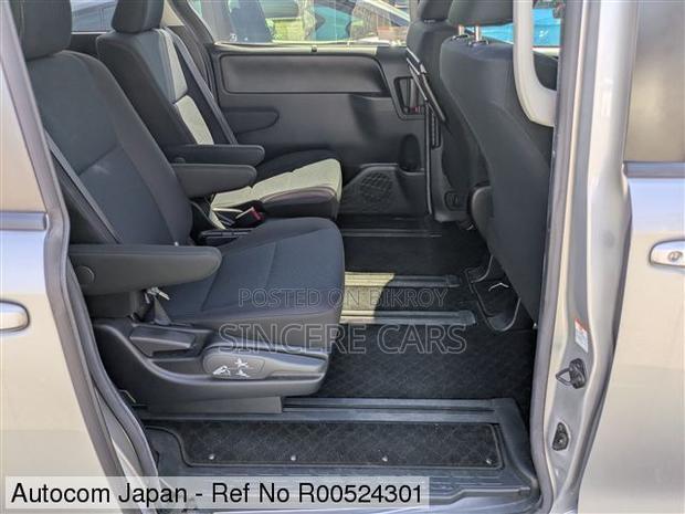 Toyota Noah 2021 Silver