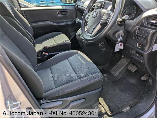 Toyota Noah 2021 Silver