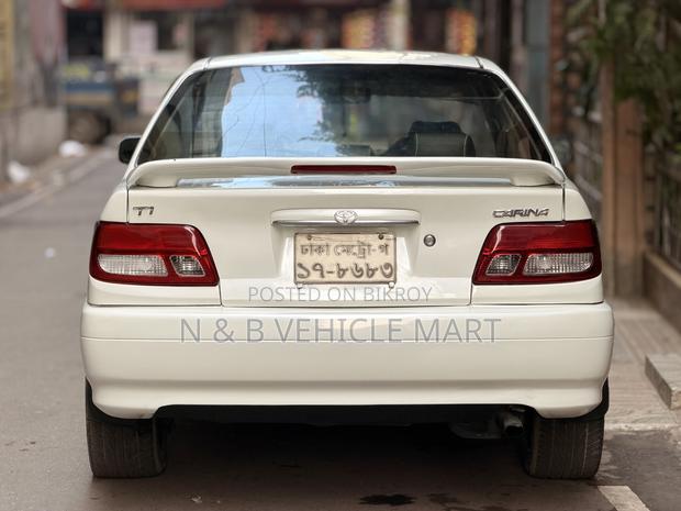 Toyota Carina 1.5 FWD Sedan 2001 Pearl
