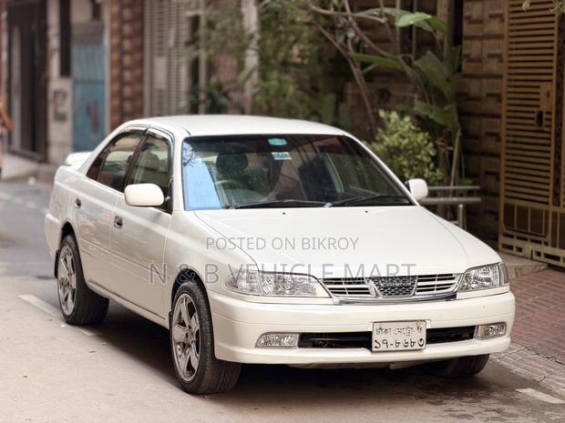 Toyota Carina 1.5 FWD Sedan 2001 Pearl