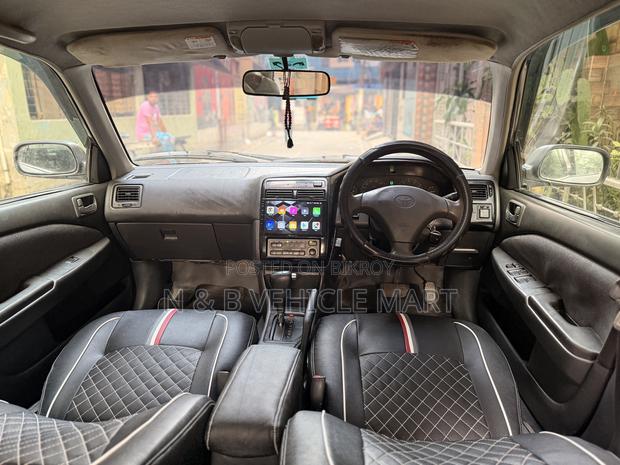 Toyota Carina 1.5 FWD Sedan 2001 Pearl