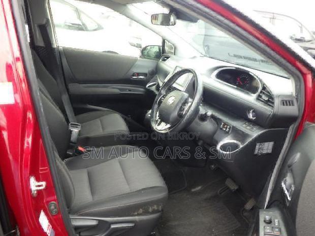 Toyota Sienta 2021 Red