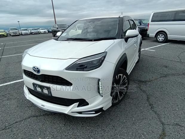 Toyota Yaris 2021 Pearl