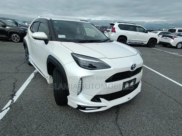 Toyota Yaris 2021 Pearl