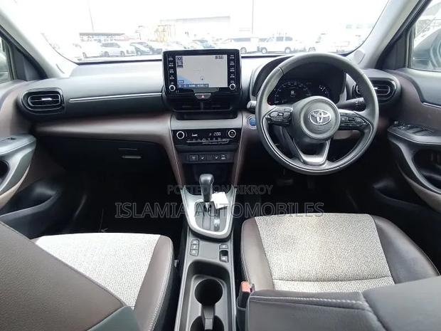 Toyota Yaris 2021 Pearl