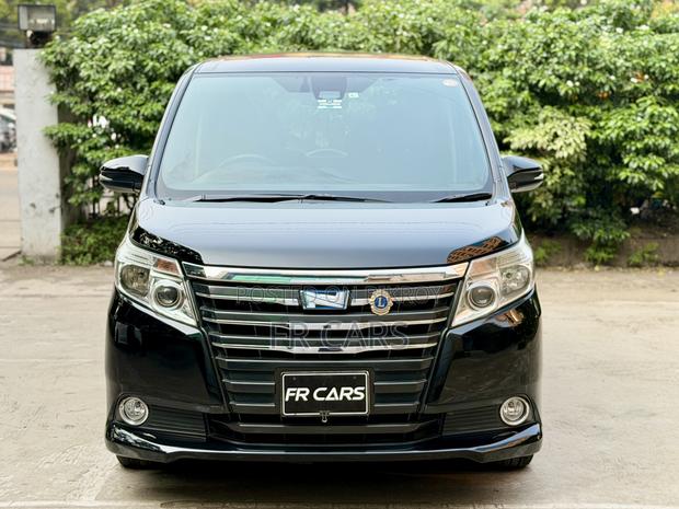 Toyota Noah 1.8 FWD Hybrid (7 seater) 2017 Black