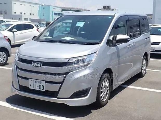 Toyota Noah 2021 Silver