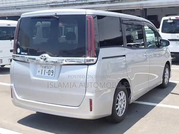 Toyota Noah 2021 Silver