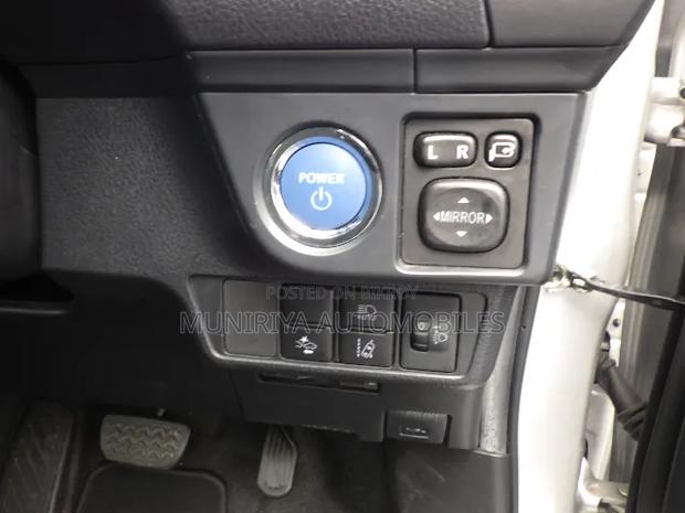 Toyota Corolla Fielder 2021 Silver