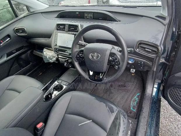 Toyota Prius 2022 Blue