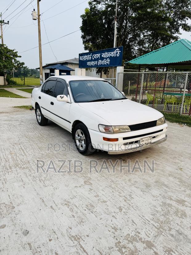 Toyota Corolla Automatic 1997 White