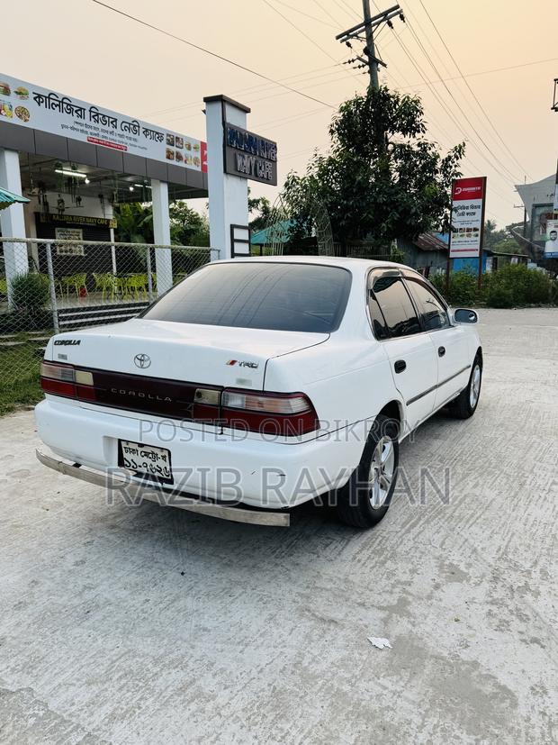 Toyota Corolla Automatic 1997 White