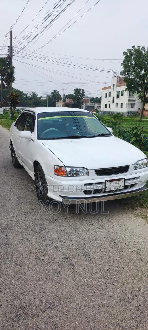 Toyota Corolla 1997 White