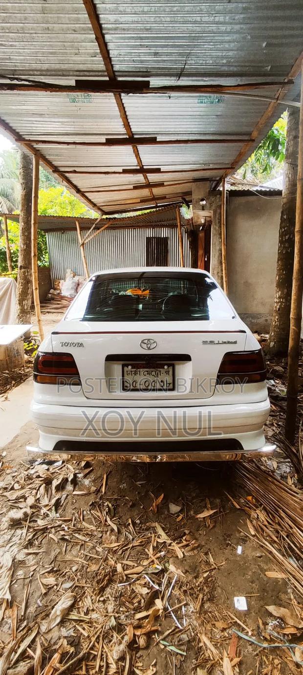 Toyota Corolla 1997 White