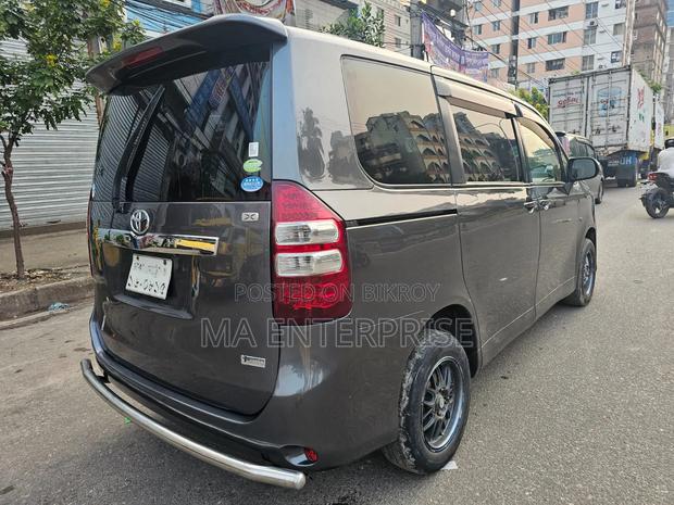 Toyota Noah 2012 Gray