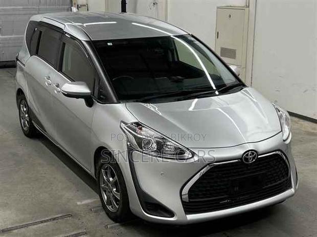 Toyota Sienta 2021 Silver