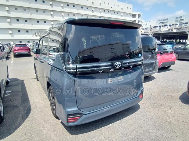 Toyota Voxy 2024 Gray