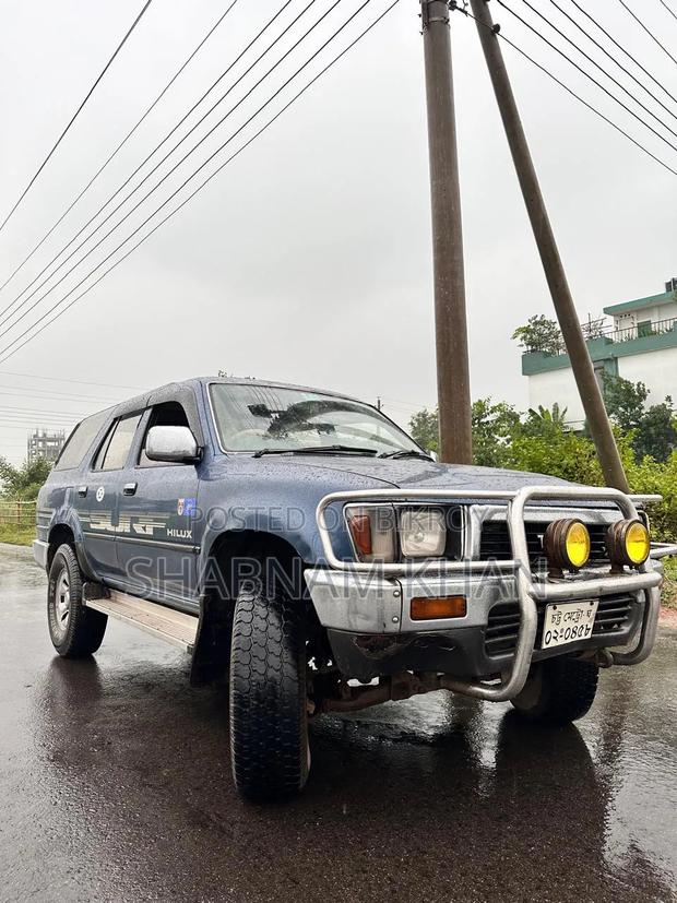 Toyota Hilux 1996 Blue