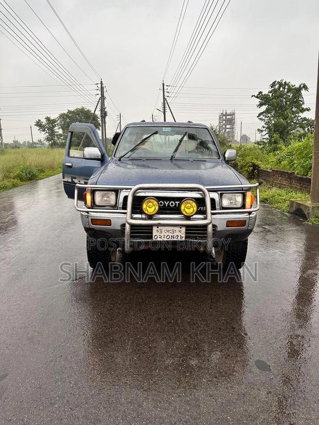 Toyota Hilux 1996 Blue