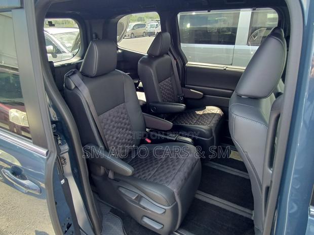Toyota Voxy 2024 Gray