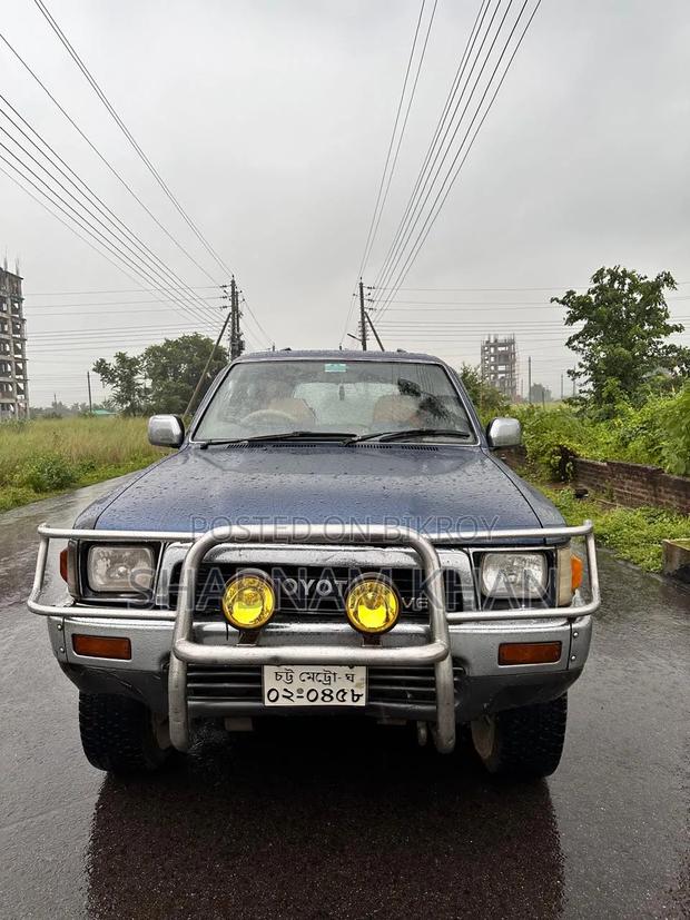 Toyota Hilux 1996 Blue