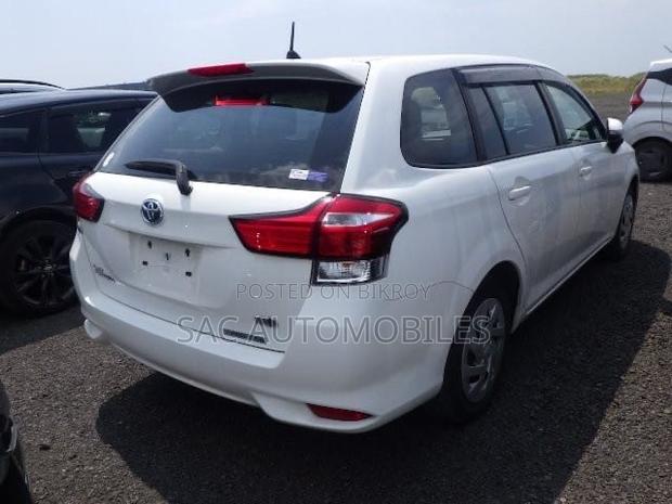 New Toyota Corolla Fielder 1.5 Hybrid FWD 2021 Pearl