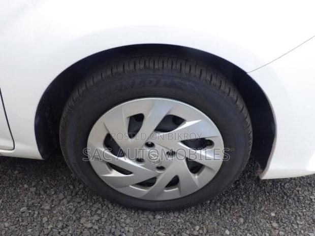 New Toyota Corolla Fielder 1.5 Hybrid FWD 2021 Pearl