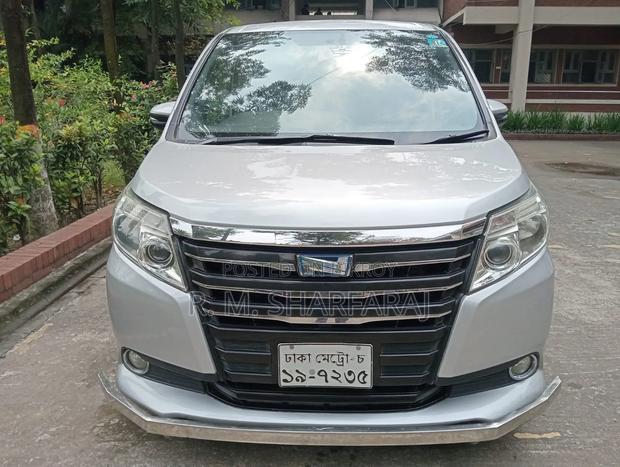 Toyota Noah 1.8 FWD Hybrid (7 seater) 2014 Silver