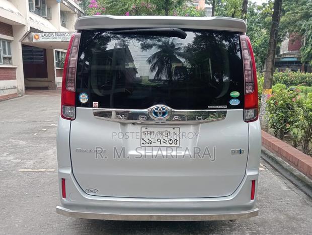 Toyota Noah 1.8 FWD Hybrid (7 seater) 2014 Silver