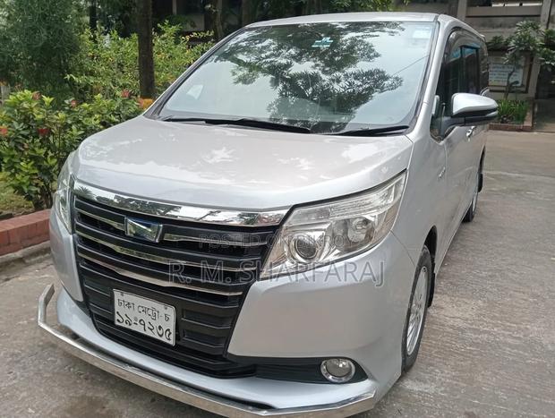 Toyota Noah 1.8 FWD Hybrid (7 seater) 2014 Silver
