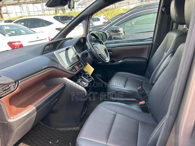 Toyota Esquire 1.8 FWD Hybrid (7 seater) 2020 Brown