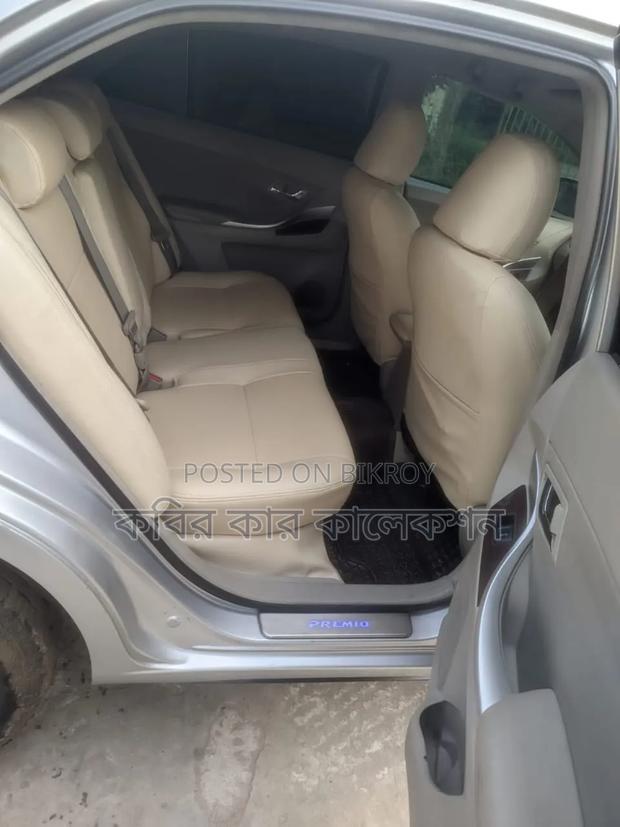 Toyota Premio 2012 Silver