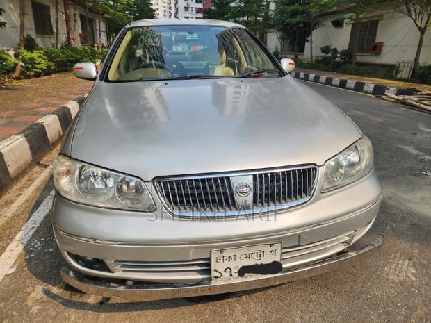 Nissan Sunny 2004 Silver