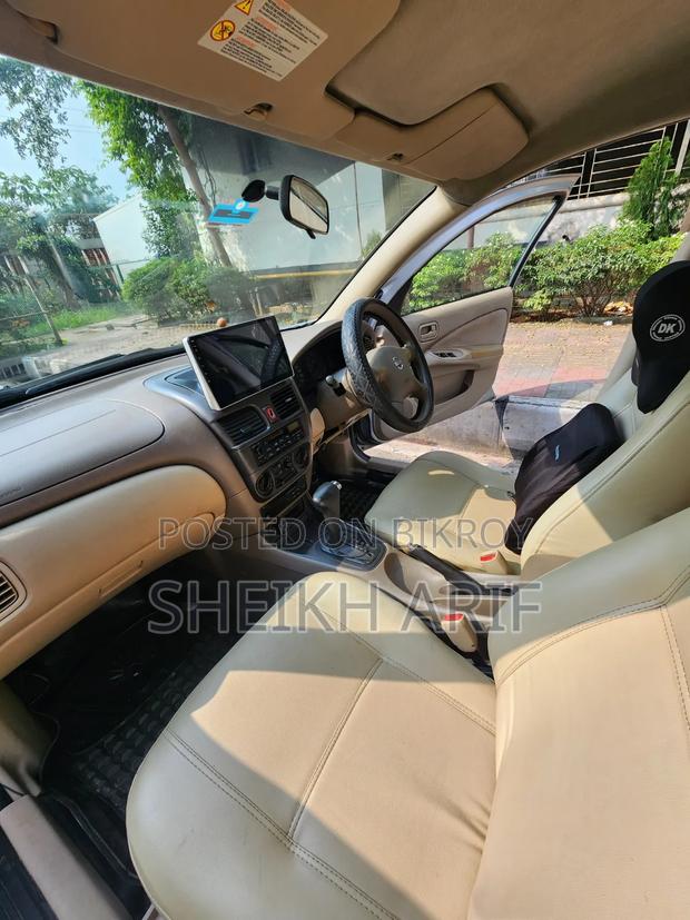 Nissan Sunny 2004 Silver