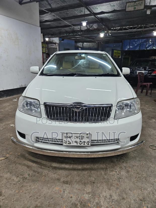 Toyota Corolla Sedan 2005 White