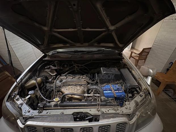 Toyota Kluger 2002 Silver