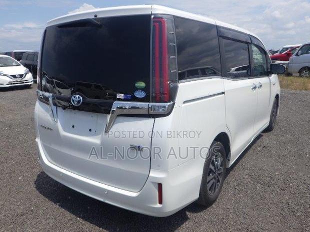 Toyota Esquire 2021 Pearl