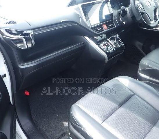 Toyota Esquire 2021 Pearl